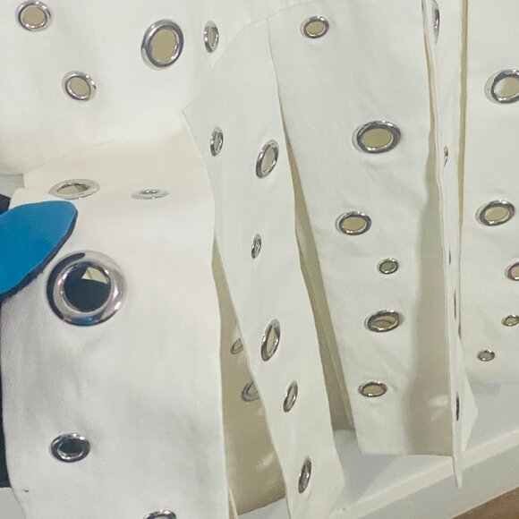 Stasia Alexis Design Sleeveless White Dress for Glamorous Occasions - Picture 12 of 17